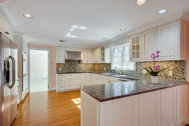 35 Hollywood Rd, Winchester, MA 01890