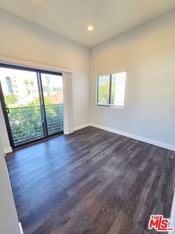 2651 S Hobart Blvd 6, Los Angeles, CA 90018