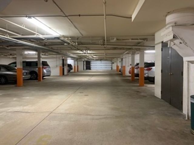 1910 Chestnut Avenue C404, Glenview, IL 60025