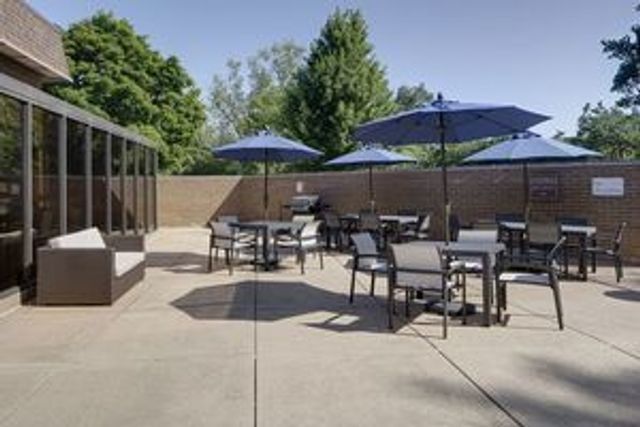 1910 Chestnut Avenue C404, Glenview, IL 60025