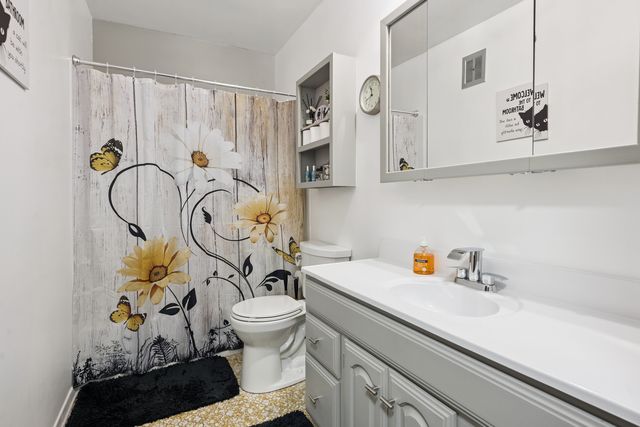 9520 S MAYFIELD Avenue N105, Oak Lawn, IL 60453