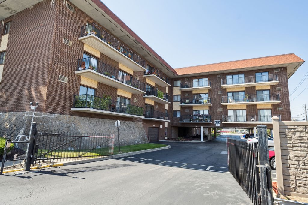 9520 S MAYFIELD Avenue N105, Oak Lawn, IL 60453