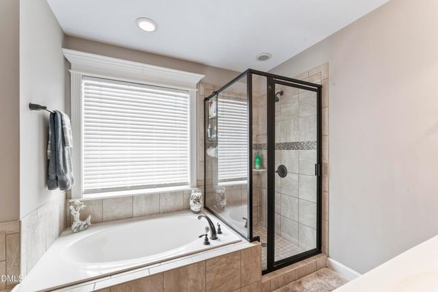 16 Gwendolyn Way, Fuquay Varina, NC 27526