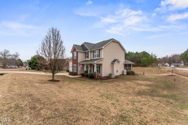 16 Gwendolyn Way, Fuquay Varina, NC 27526