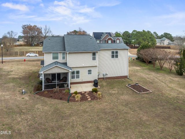 16 Gwendolyn Way, Fuquay Varina, NC 27526