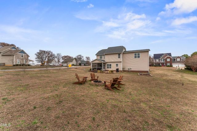 16 Gwendolyn Way, Fuquay Varina, NC 27526