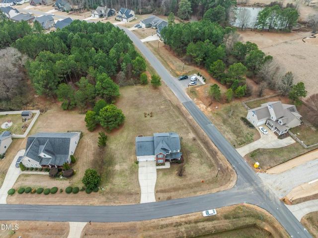 16 Gwendolyn Way, Fuquay Varina, NC 27526