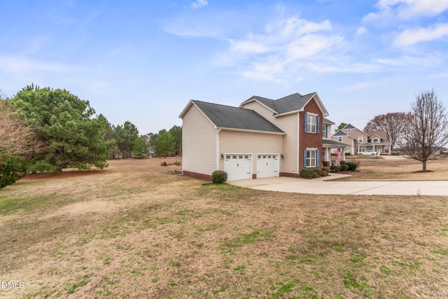 16 Gwendolyn Way, Fuquay Varina, NC 27526