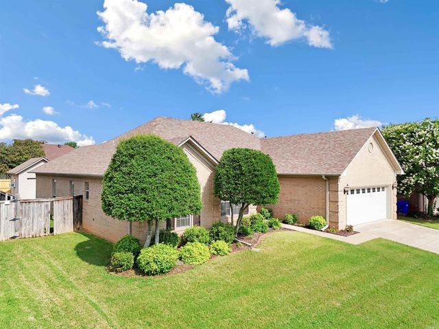 1415 Blustery Way, Conway, AR 72034