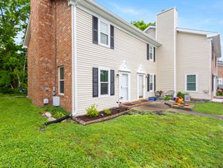 290 Donna Dr Apt E, Hendersonville, TN 37075