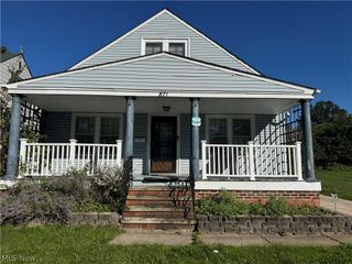 871 Lecona Road, Cleveland Heights, OH 44121