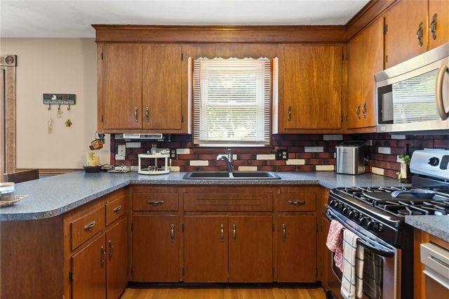 67 Winston Avenue, Warwick, RI 02886