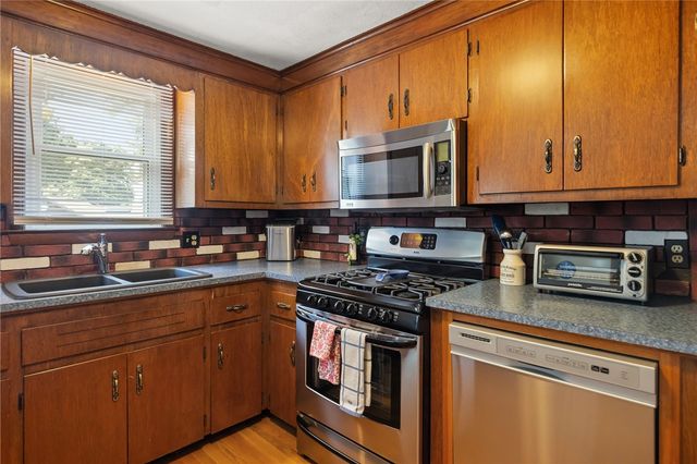 67 Winston Avenue, Warwick, RI 02886