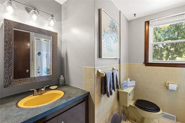 67 Winston Avenue, Warwick, RI 02886