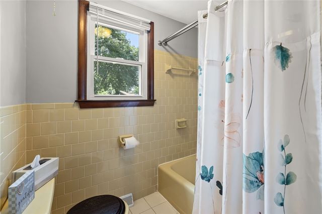 67 Winston Avenue, Warwick, RI 02886
