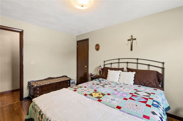 67 Winston Avenue, Warwick, RI 02886