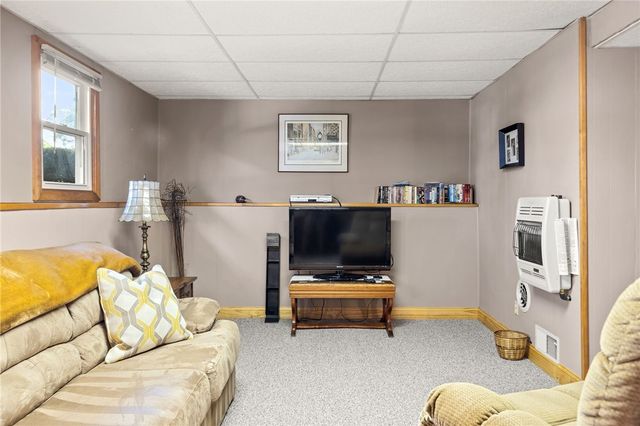 67 Winston Avenue, Warwick, RI 02886