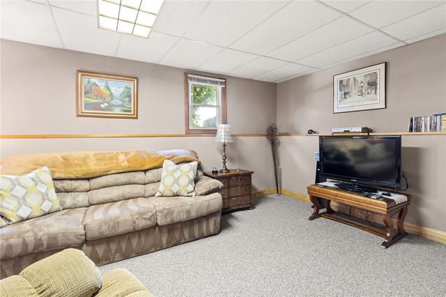 67 Winston Avenue, Warwick, RI 02886
