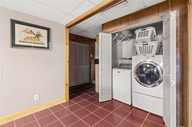 67 Winston Avenue, Warwick, RI 02886