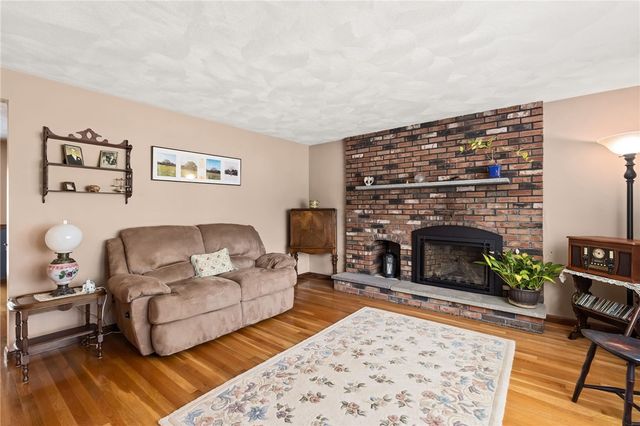 67 Winston Avenue, Warwick, RI 02886