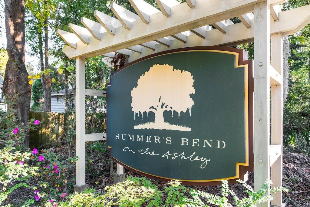 5502 Colonial Chatsworth Circle, North Charleston, SC 29418