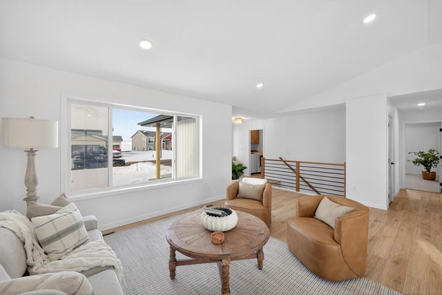 915 7th Avenue, Wanamingo, MN 55983