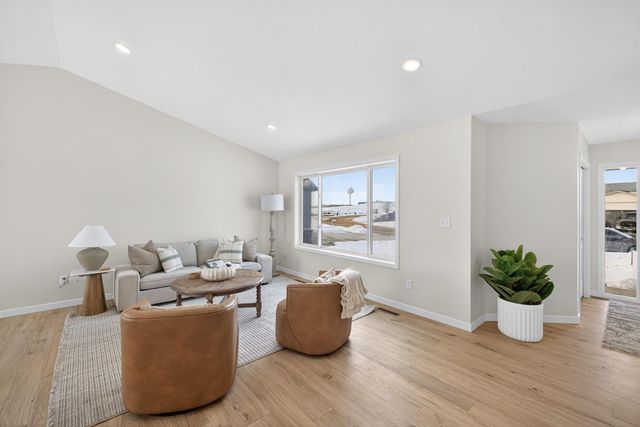 915 7th Avenue, Wanamingo, MN 55983