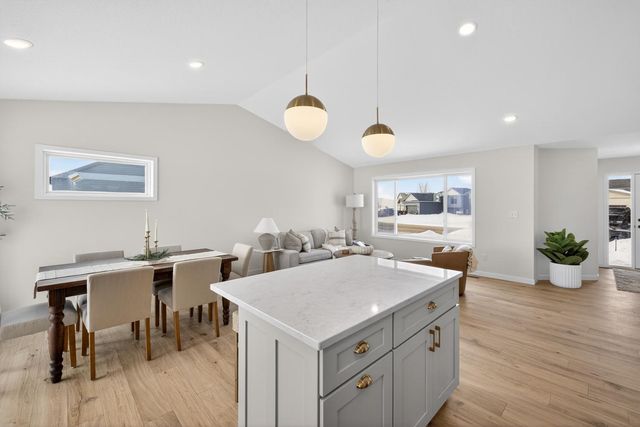 915 7th Avenue, Wanamingo, MN 55983