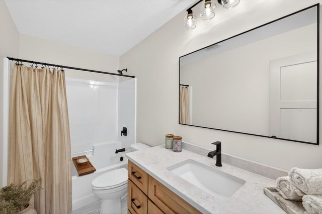 915 7th Avenue, Wanamingo, MN 55983