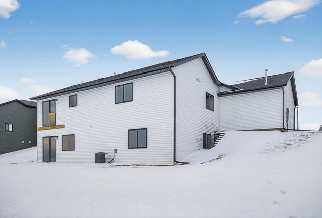 915 7th Avenue, Wanamingo, MN 55983