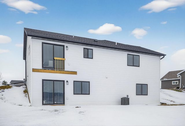 915 7th Avenue, Wanamingo, MN 55983