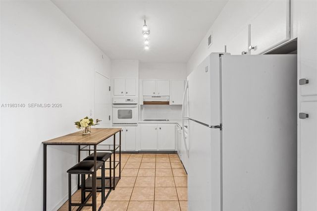 90 Edgewater Dr 1216, Coral Gables, FL 33133