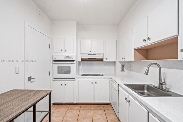 90 Edgewater Dr 1216, Coral Gables, FL 33133