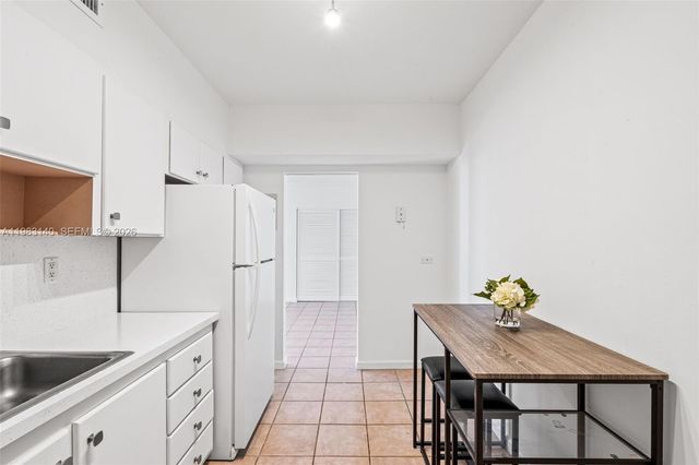 90 Edgewater Dr 1216, Coral Gables, FL 33133