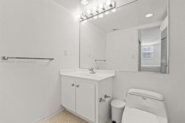 90 Edgewater Dr 1216, Coral Gables, FL 33133