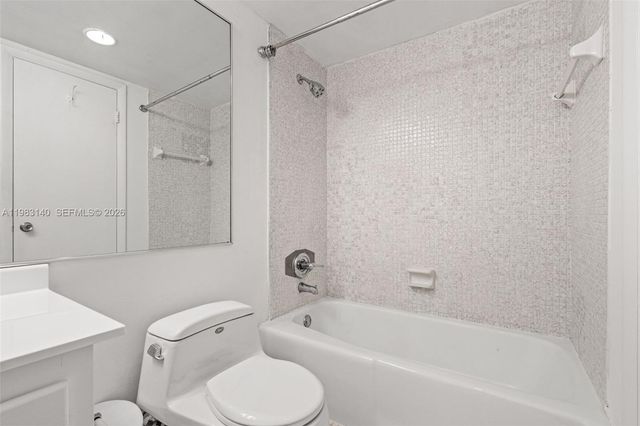 90 Edgewater Dr 1216, Coral Gables, FL 33133