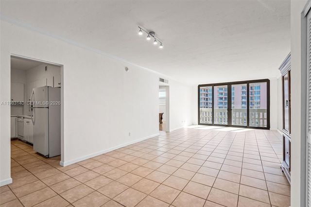 90 Edgewater Dr 1216, Coral Gables, FL 33133