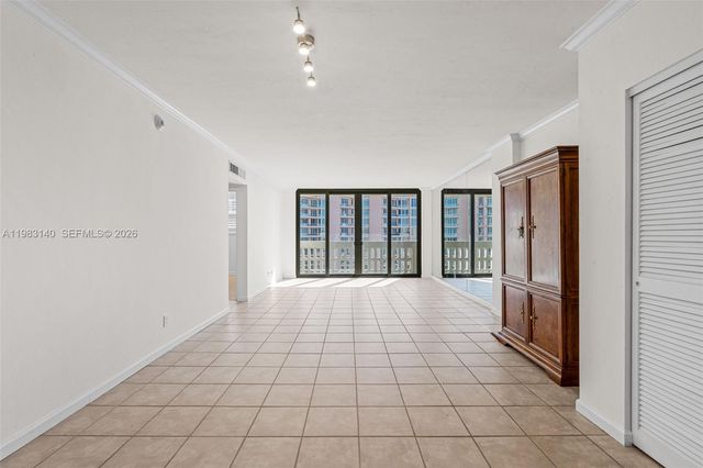 90 Edgewater Dr 1216, Coral Gables, FL 33133