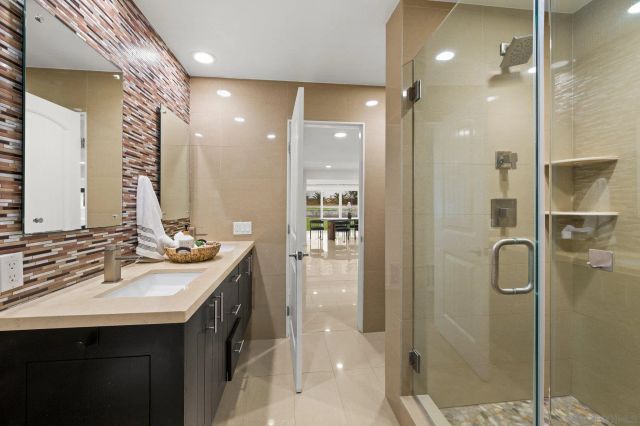 2505 Hidden Valley Pl, La Jolla, CA 92037