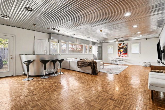 1627 E Washington Street, South Bend, IN 46617