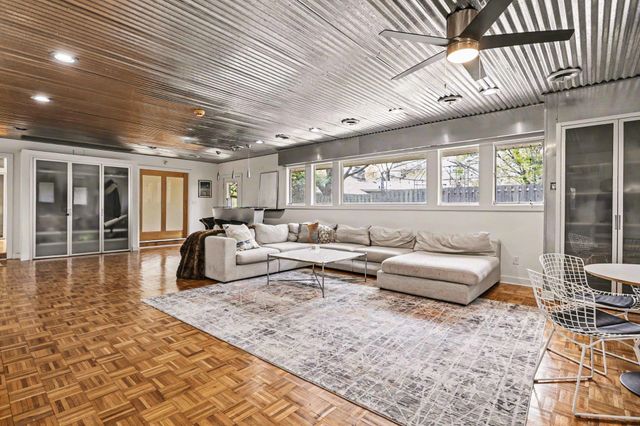 1627 E Washington Street, South Bend, IN 46617