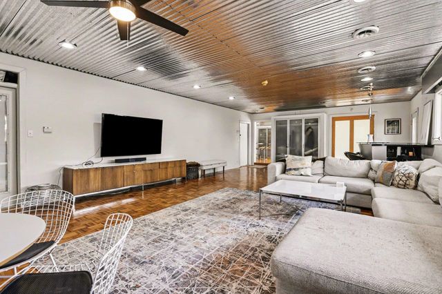 1627 E Washington Street, South Bend, IN 46617