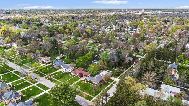 1627 E Washington Street, South Bend, IN 46617