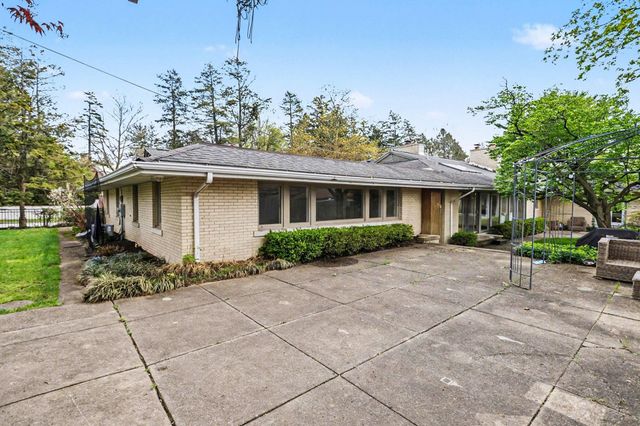 1627 E Washington Street, South Bend, IN 46617