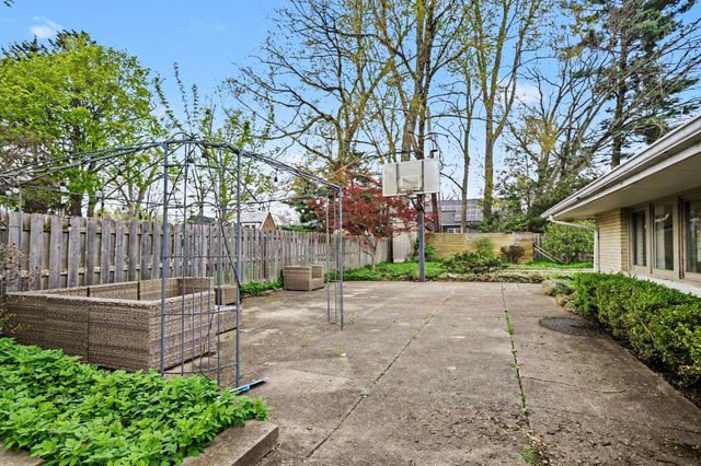 1627 E Washington Street, South Bend, IN 46617