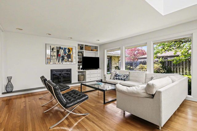 1627 E Washington Street, South Bend, IN 46617