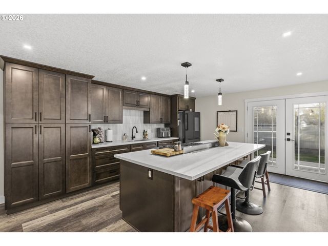 5465 Nw RIDGEMOOR Ct, Portland, OR 97229