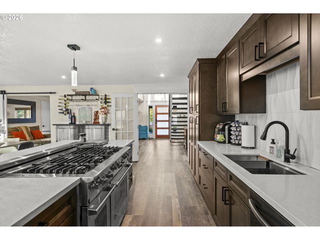 5465 Nw RIDGEMOOR Ct, Portland, OR 97229