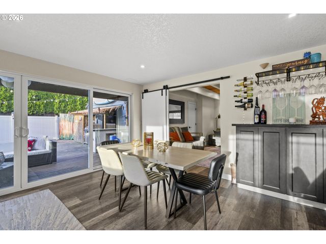 5465 Nw RIDGEMOOR Ct, Portland, OR 97229