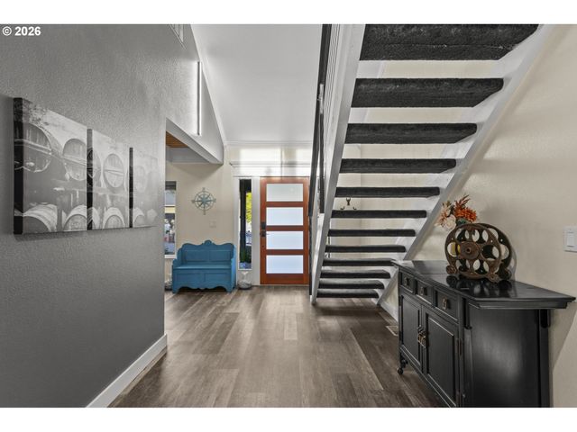 5465 Nw RIDGEMOOR Ct, Portland, OR 97229